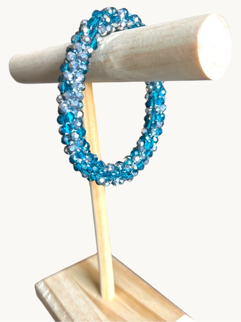 Sparkling stretch bracelet made of clustered turquoise & silver faceted crystals